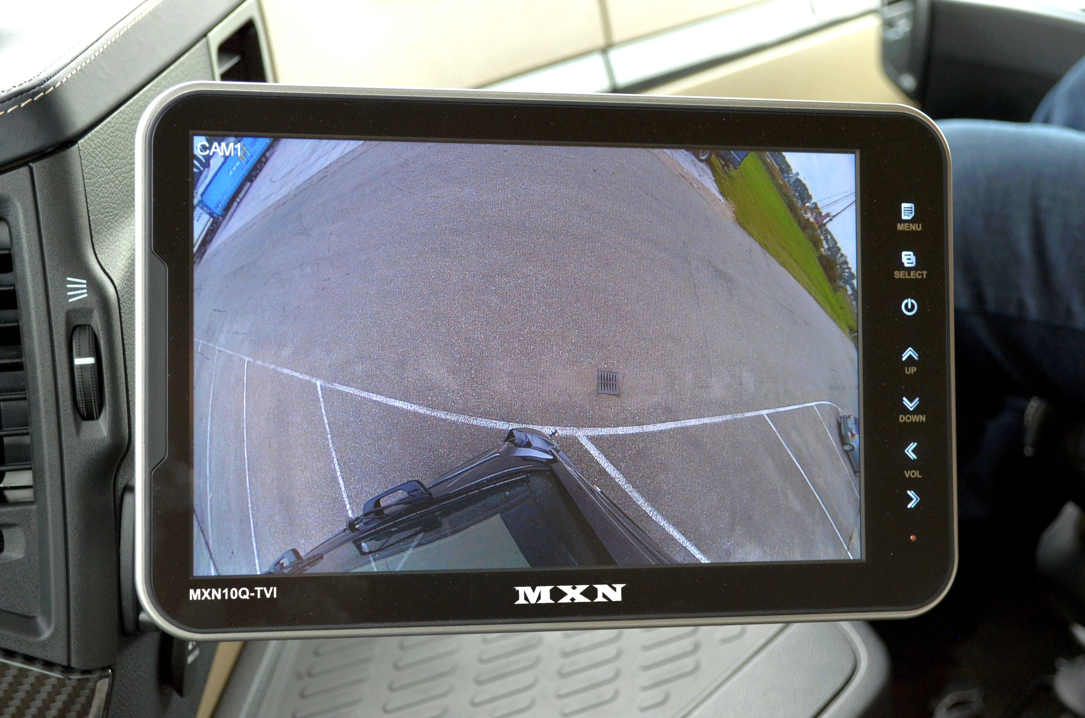 Het Full-HD Corner Camera beeld voor meer zij- en frontzicht.